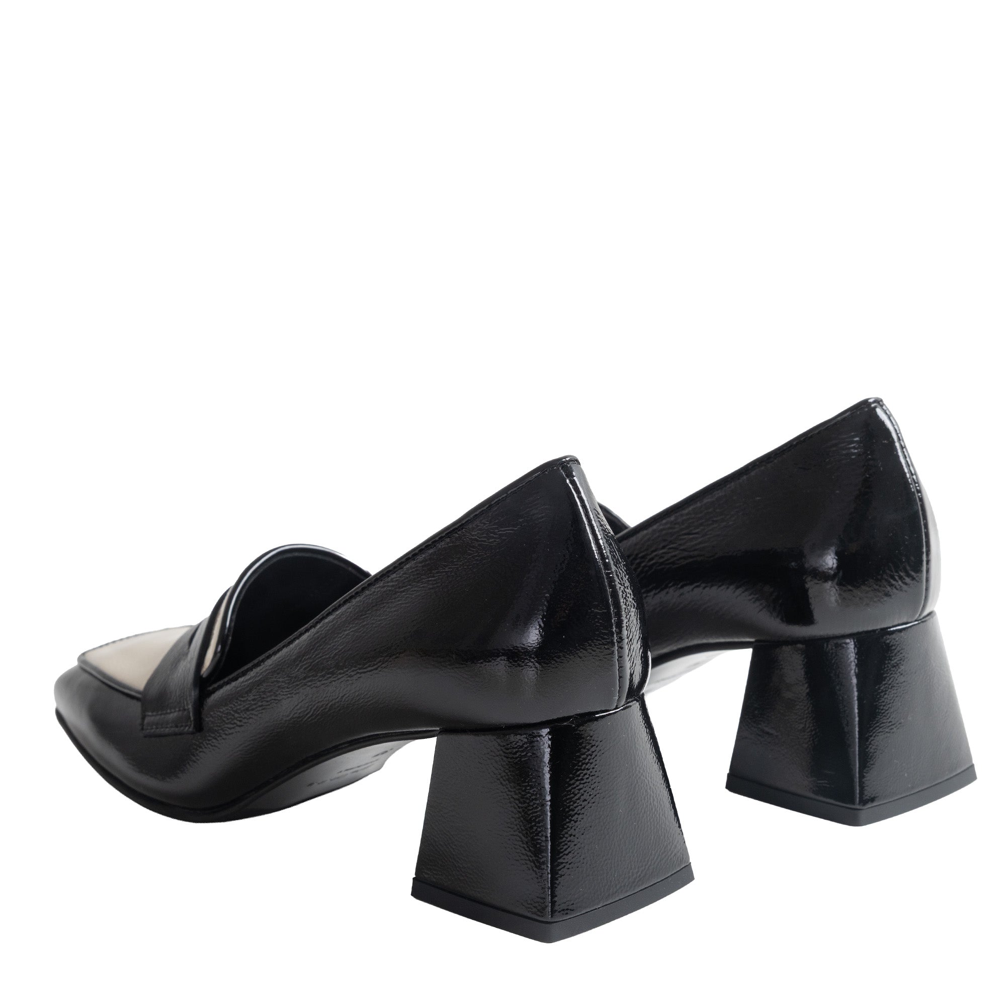 מוקסין עקב שחור לבן