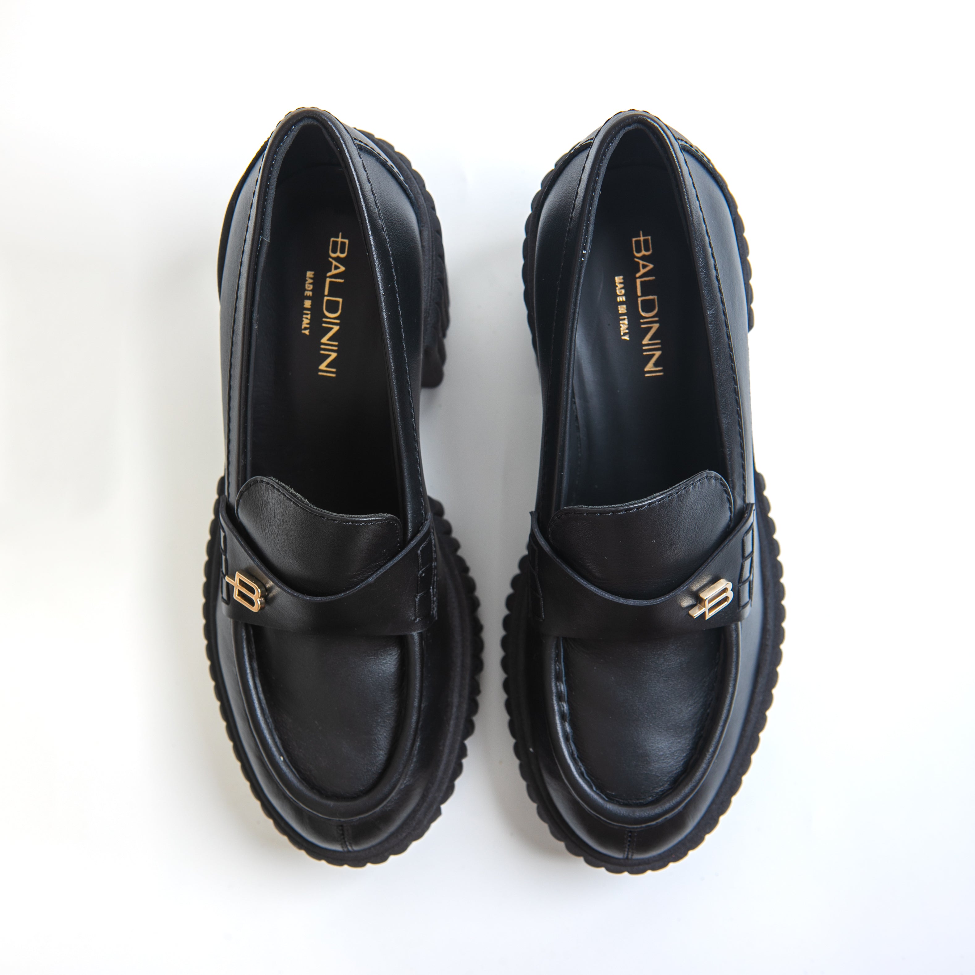 מוקסין עקב צ'אנקי-שחור