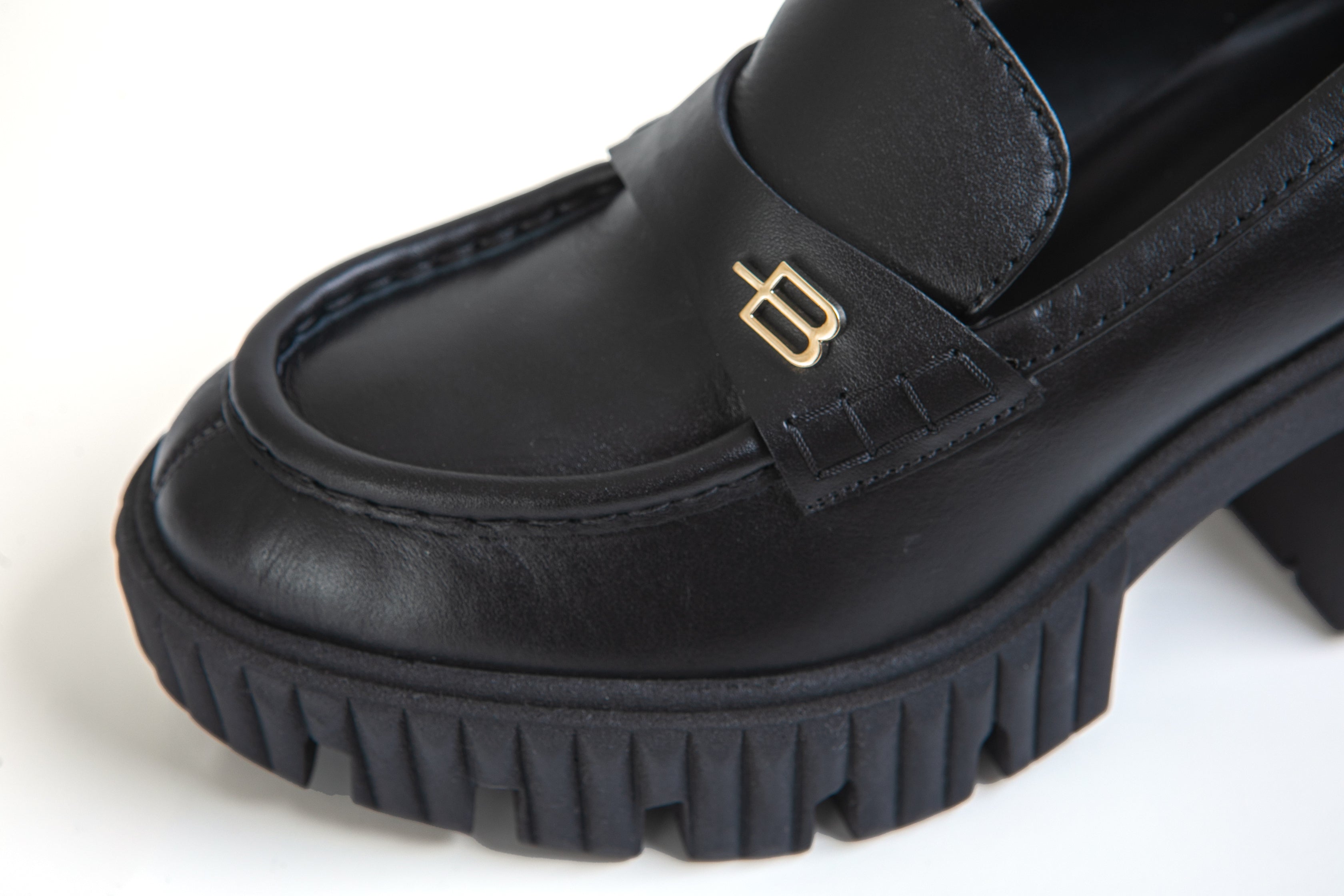 מוקסין עקב צ'אנקי-שחור