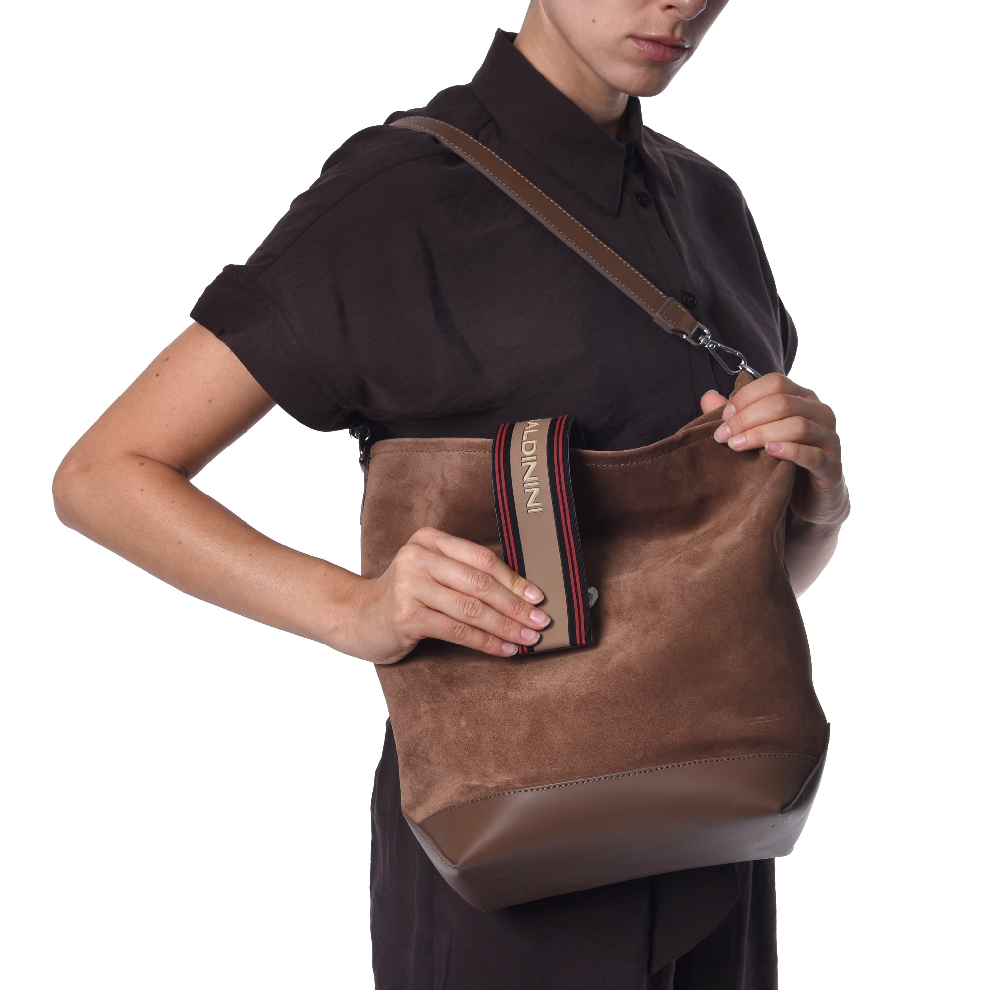 תיק באקט לוגו-קאמל