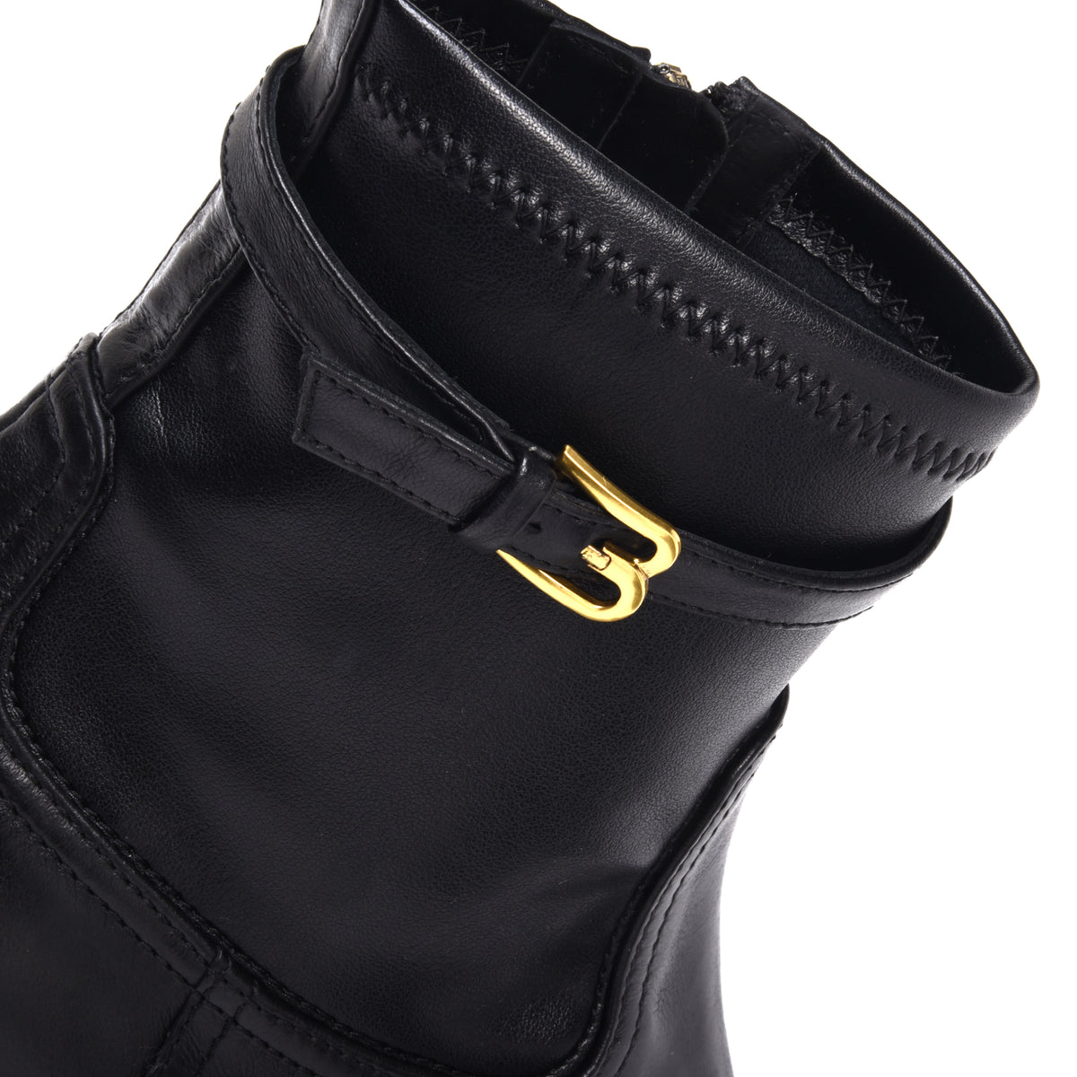 מגף קרסול עור שחור עם רצועת אבזם