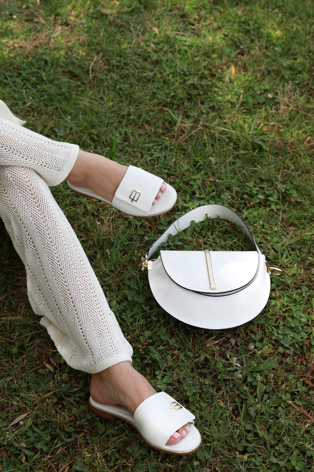 כפכף שטוח פס רחב-לבן