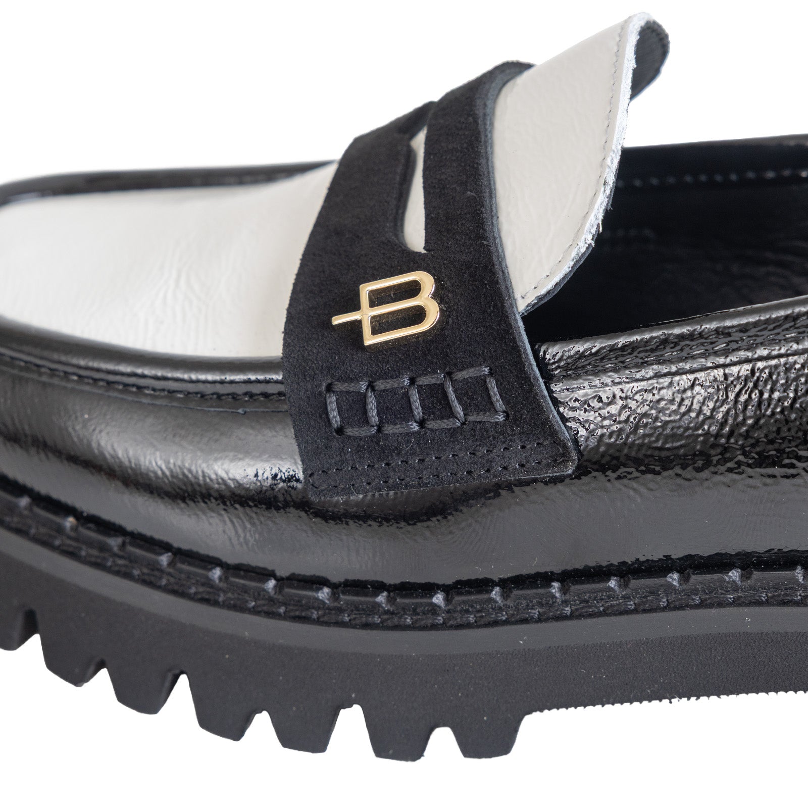 מוקסין לאק שחור/לבן