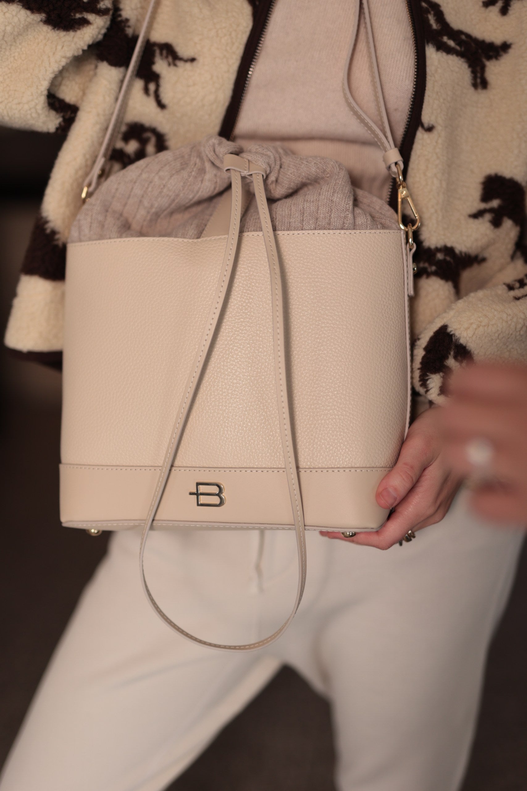 תיק זמש+צמר-וניל