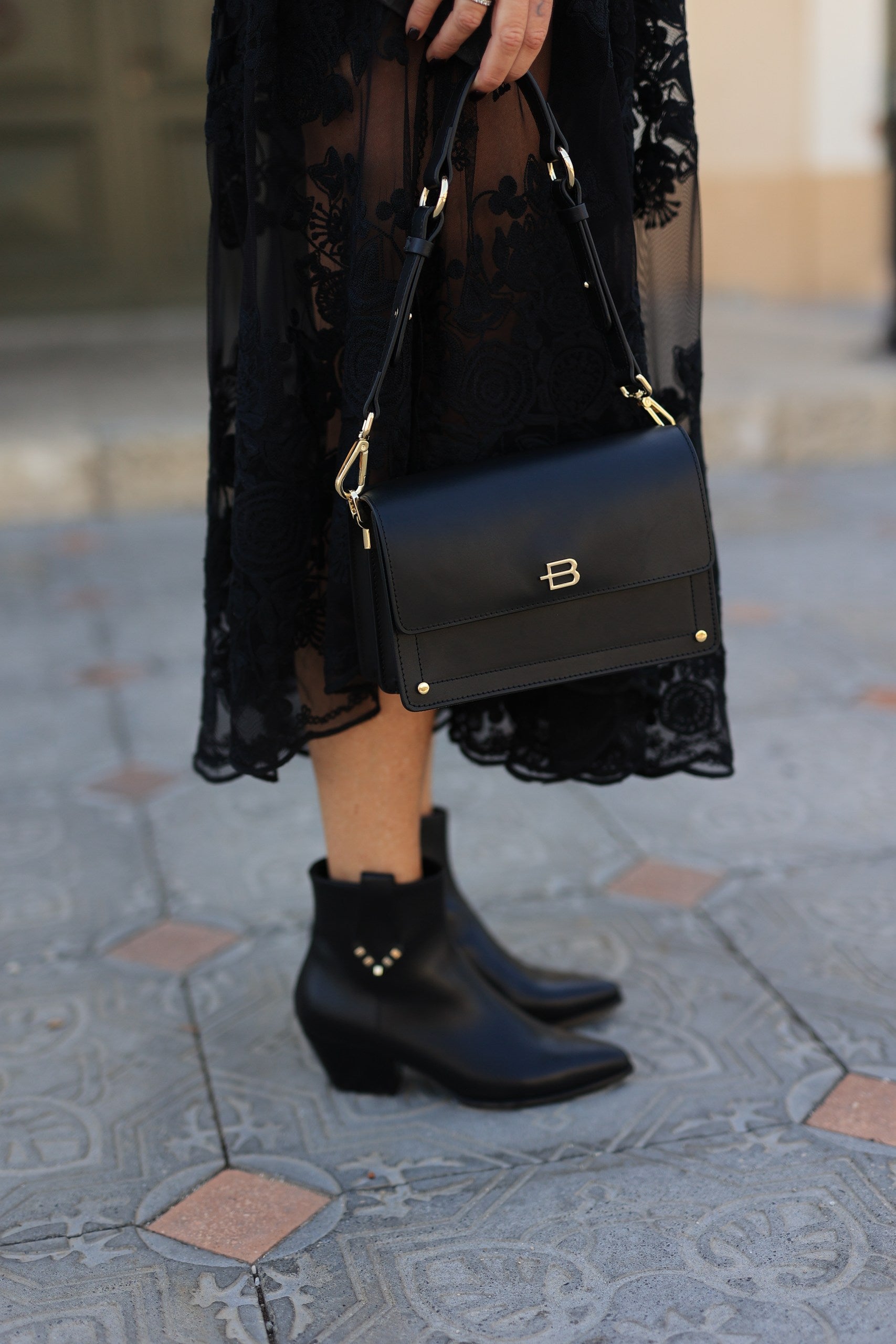 מגפון בוקרים-שחור