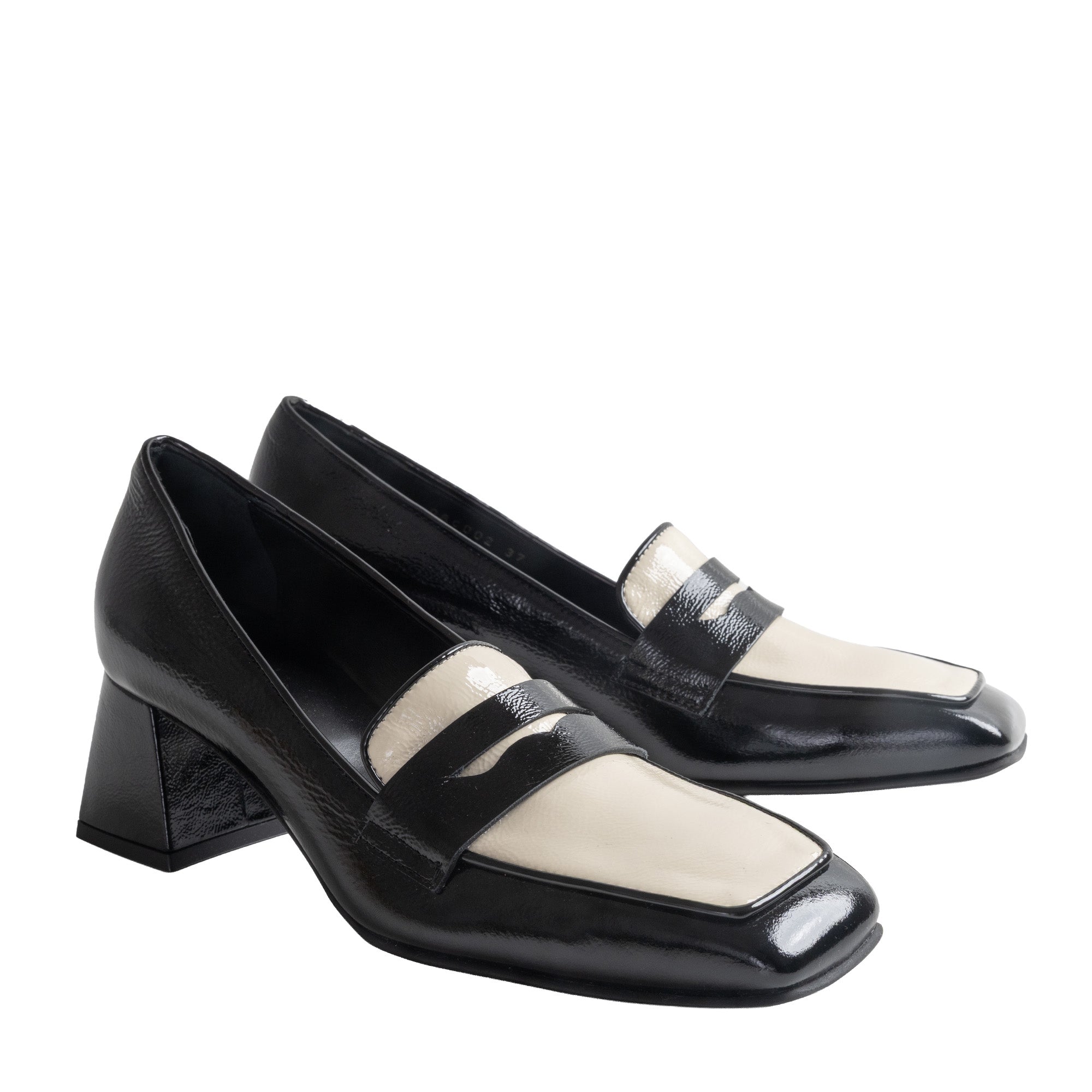 מוקסין עקב שחור לבן